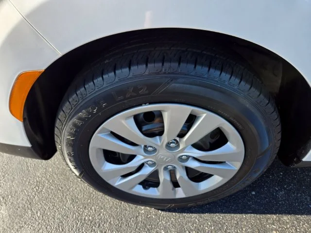 Used 2020 White Kia LX image 22