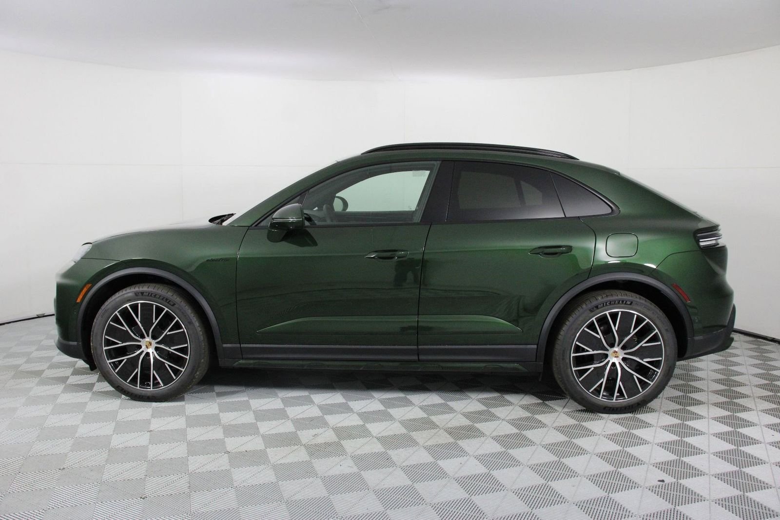 New 2026 Oak Green Metallic Neo Porsche 4 image 2