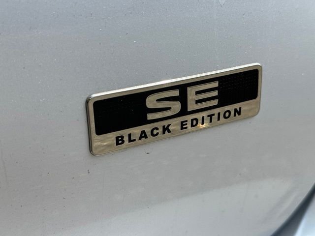 Used 2024 White Diamond Mitsubishi SE Black Edition image 18