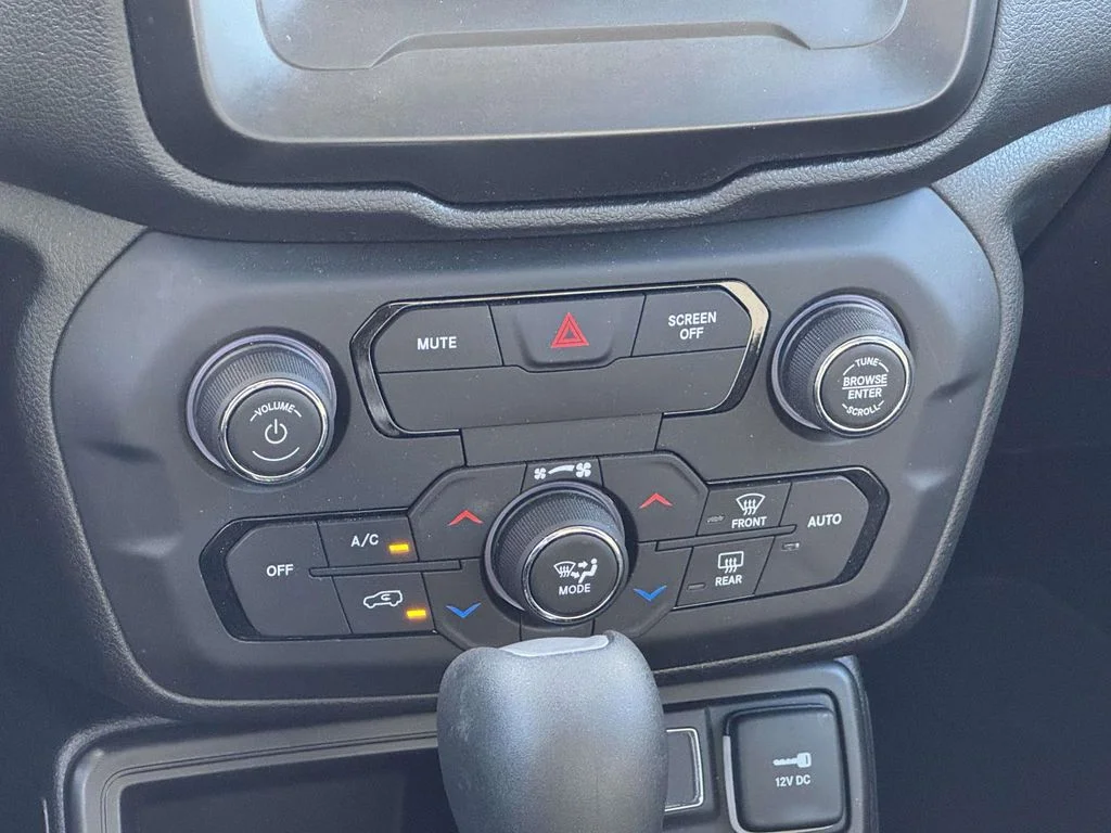 Used 2019 Blue Jeep Latitude image 19