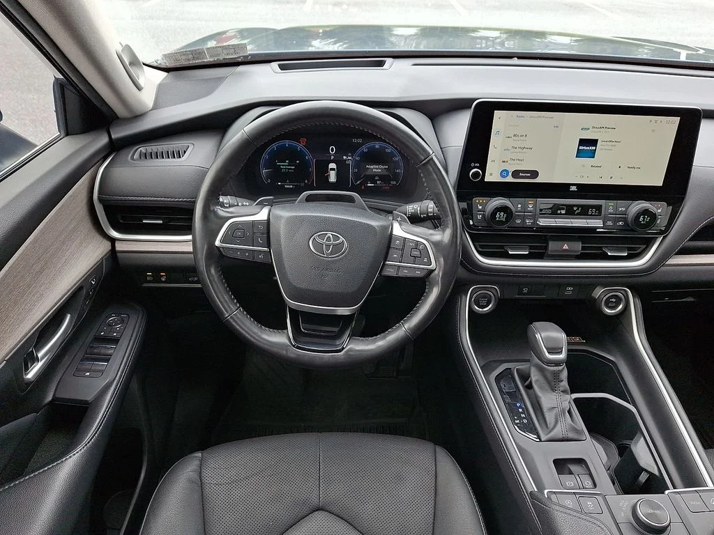 Used 2024 White Toyota Platinum image 13