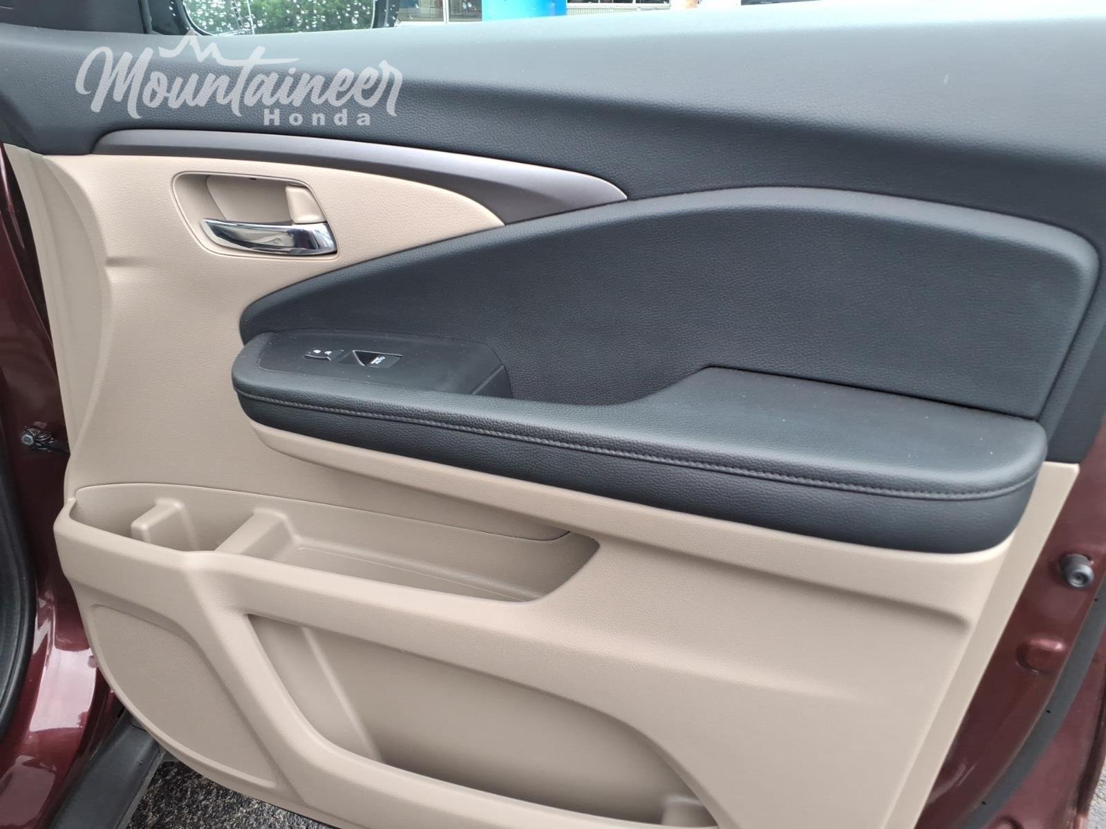 Used 2022 Deep Scarlet Pearl Honda SPECIAL EDITION AWD image 28