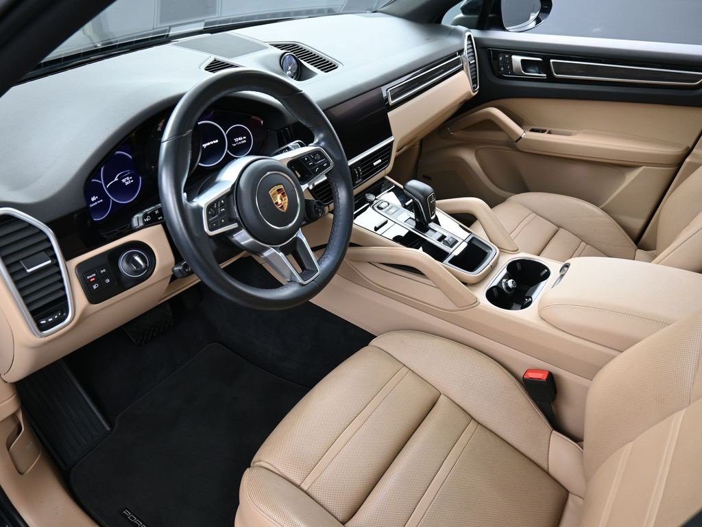 2022 Porsche Cayenne Coupe photo 3