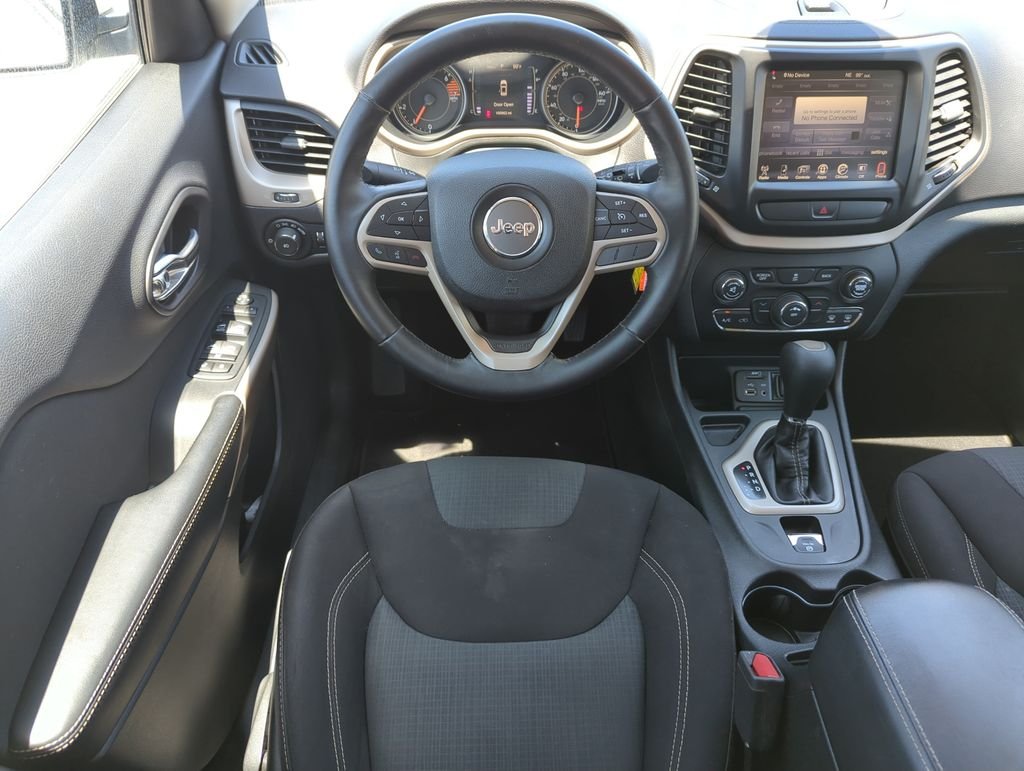 Used 2017 White Jeep Latitude image 14