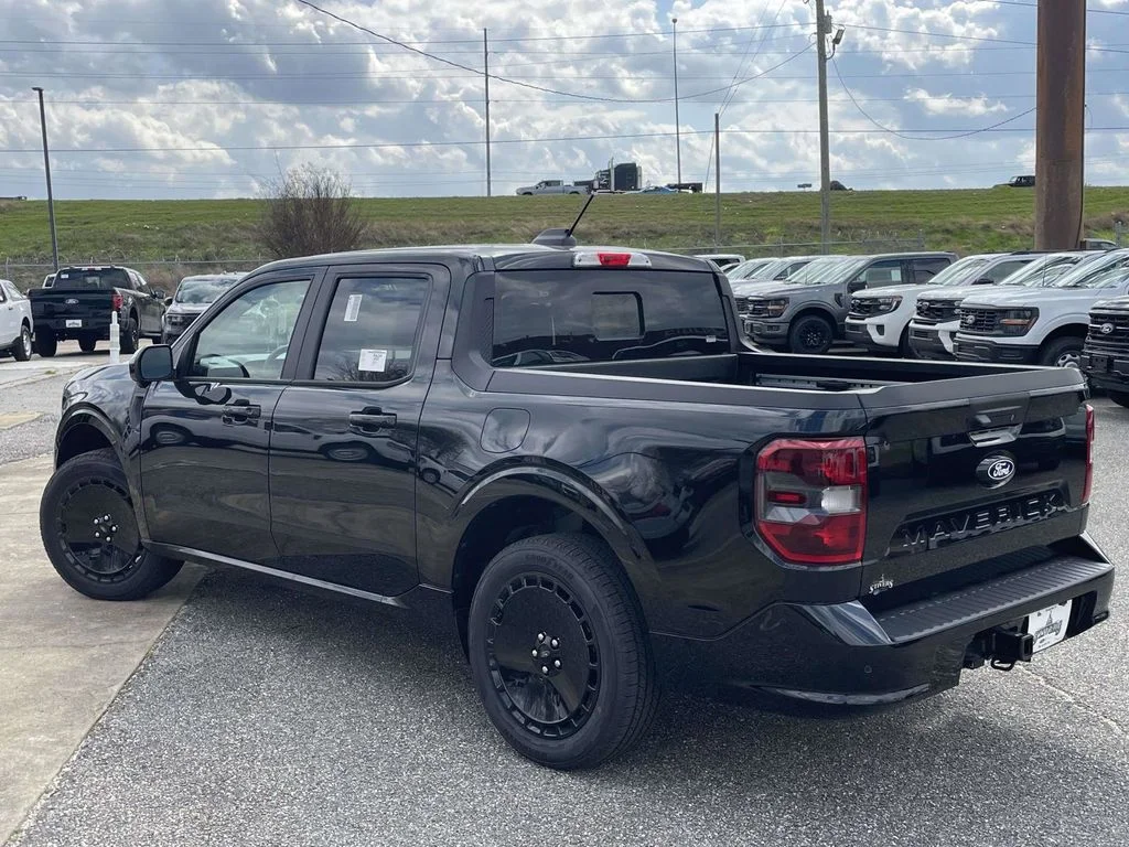New 2026 Black Ford Lobo High image 5