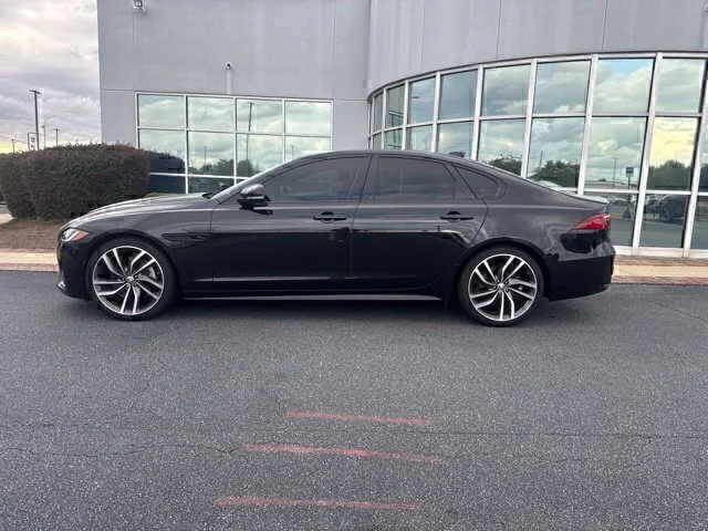 Used 2024 Black Jaguar R-Dynamic SE image 11