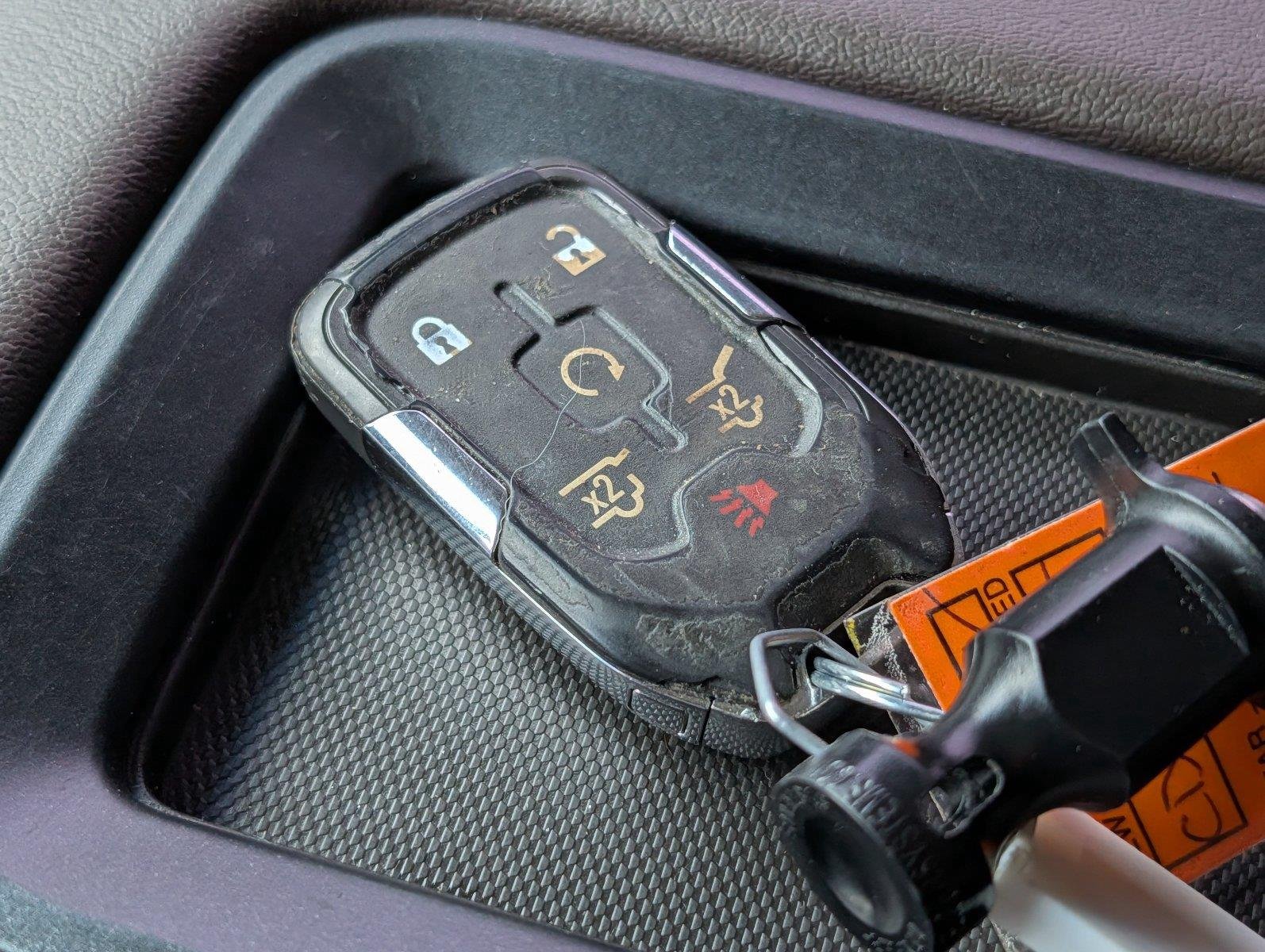 Used 2015 Champagne Silver Metallic Chevrolet LT image 19