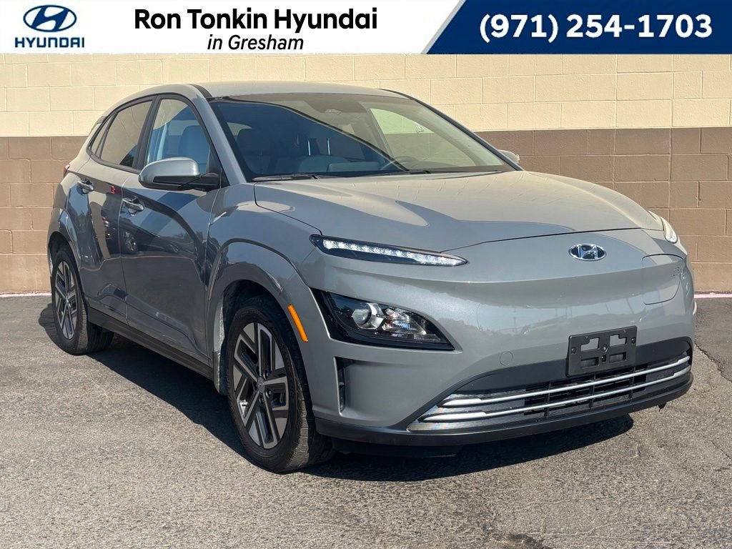 Used 2023 Gray Hyundai SE image 1