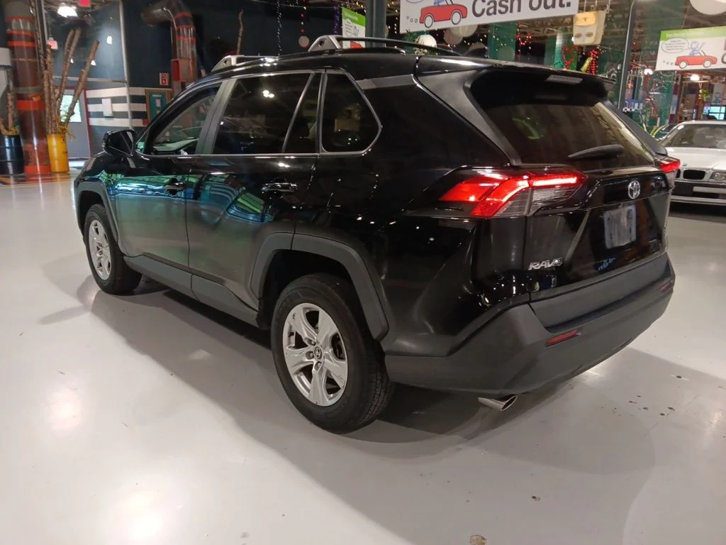 Used 2020 Midnight Black Metallic Toyota XLE image 15