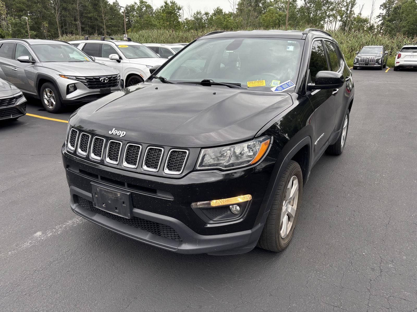 Used 2021 Diamond Black Crystal Pearlcoat Jeep Latitude image 2