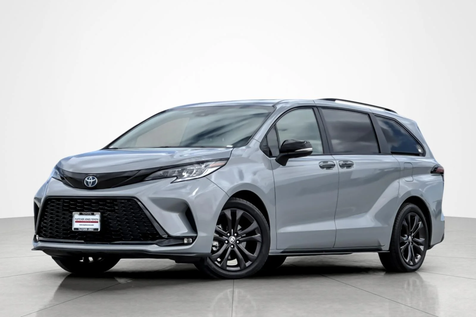 2025 Toyota Sienna XSE 7-Passenger Hybrid FWD's photo
