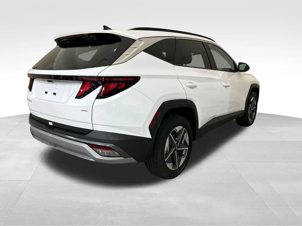 Used 2025 White Hyundai SEL image 5