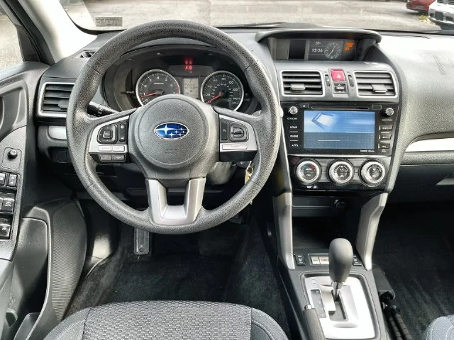 Used 2018 Silver Subaru 2.5i Premium image 13