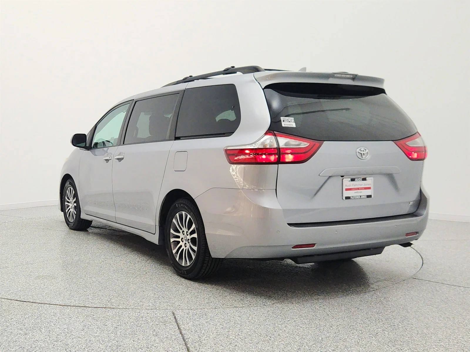 Used 2018 Silver Sky Metallic Toyota XLE Premium image 7