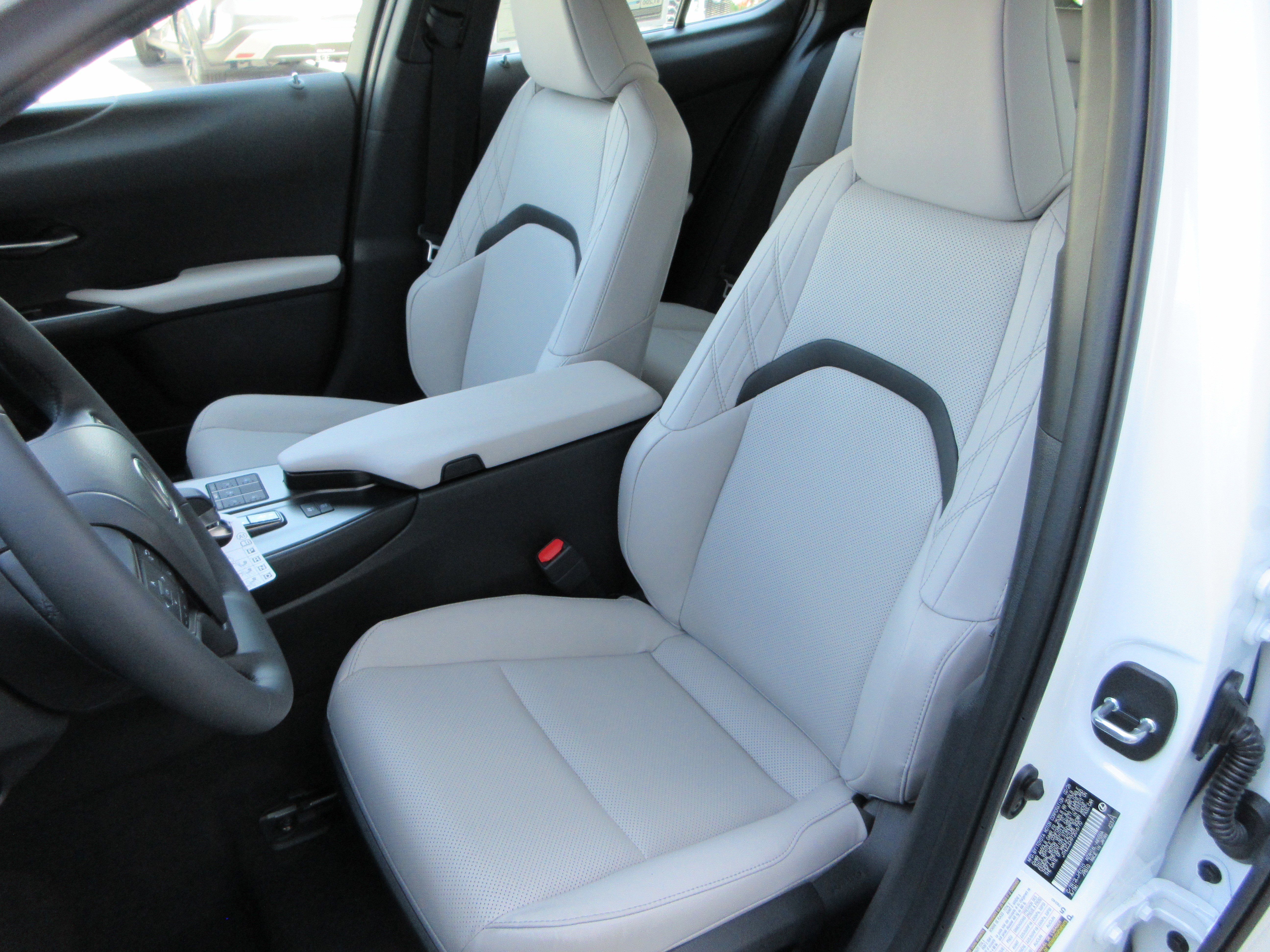New 2026 Ultra White with Obsidian roof Lexus F SPORT DESIGN AWD image 29