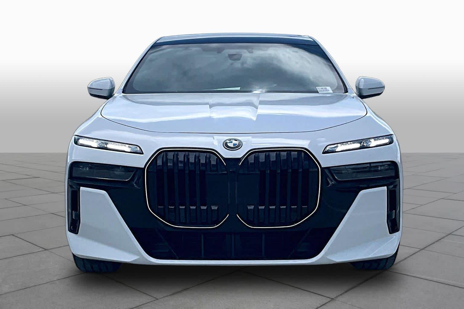 Used 2026 Alpine White BMW 750e xDrive image 3