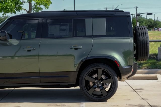 New 2026 Woolstone Green Metallic Land Rover X-Dynamic SE image 15