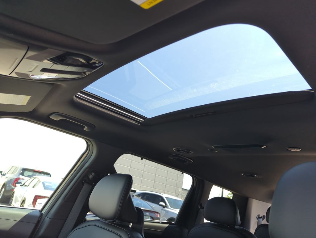 New 2027 Ivory Silver Kia EX image 28