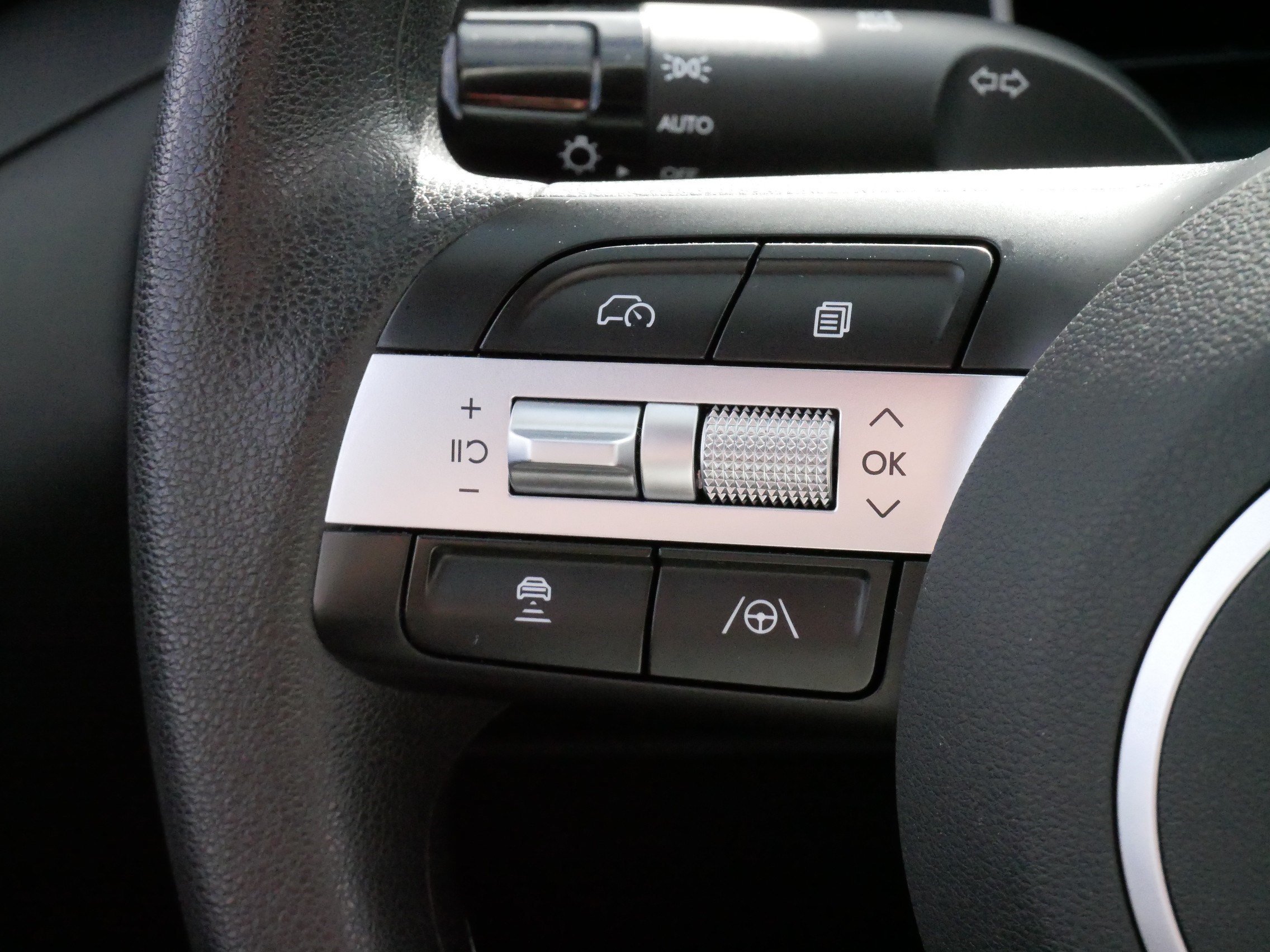Used 2025 Serenity White Pearl Hyundai SEL image 27