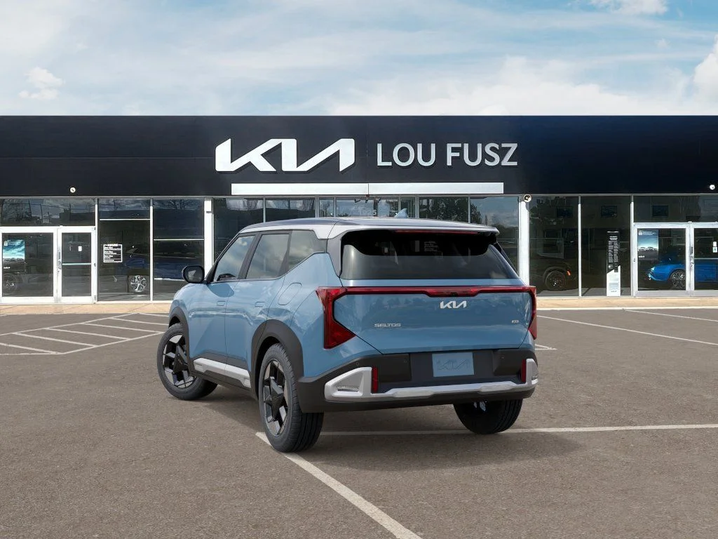 New 2027 Frost Blue / Black Roof Kia S image 4