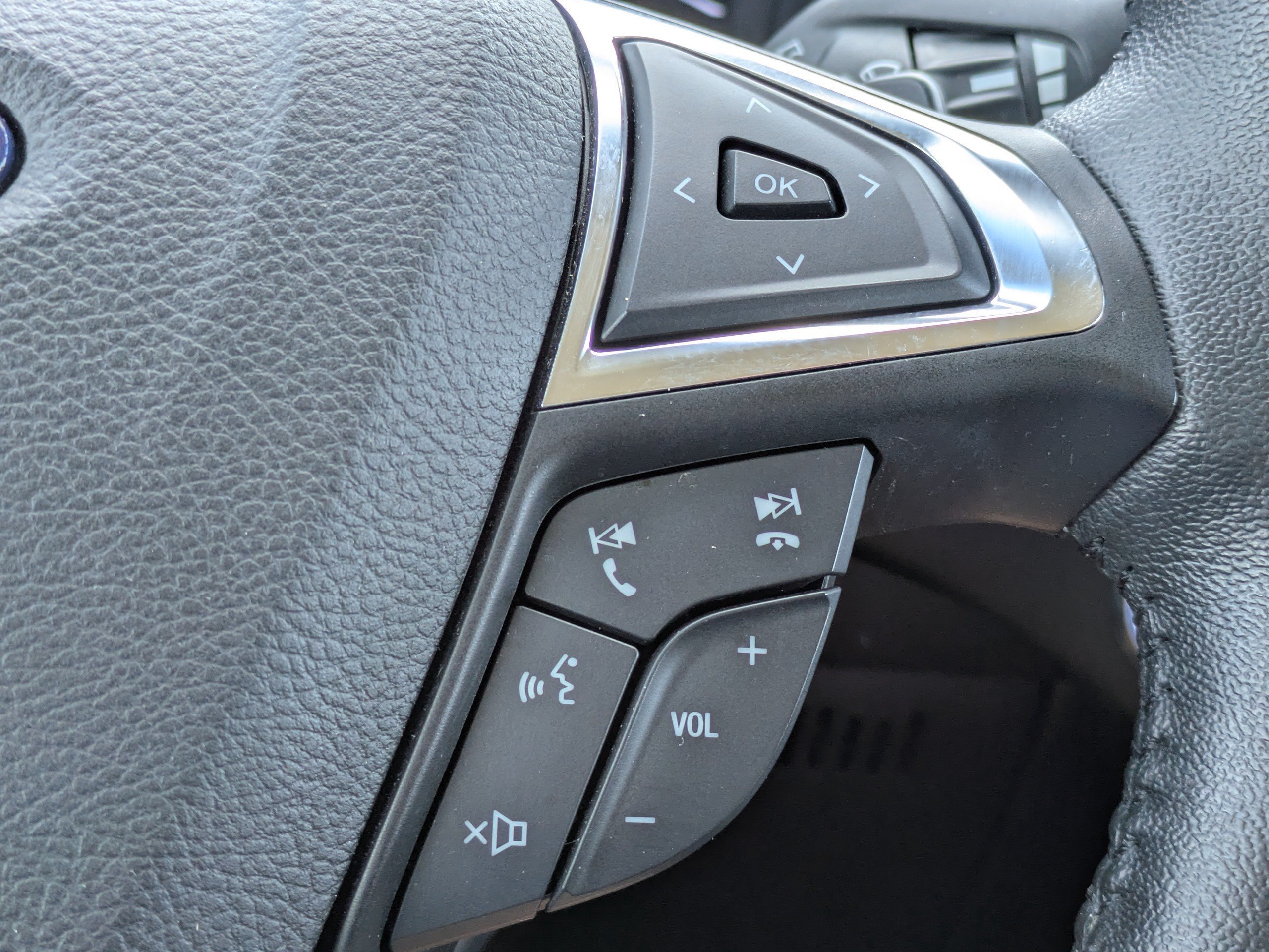 Used 2018  Ford SEL image 24