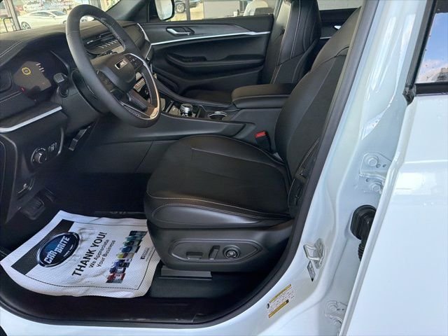 New 2026 Bright White Clear-Coat Exterior Paint Jeep Altitude image 10