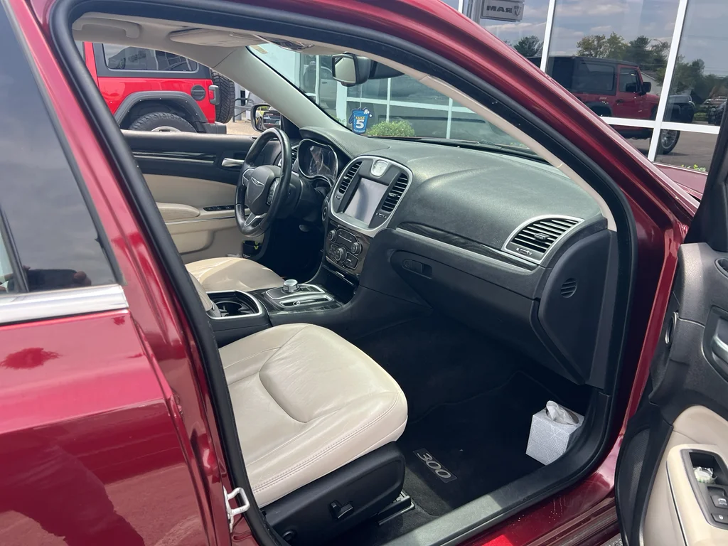 Used 2015 Velvet Red Pearlcoat Chrysler Limited image 9