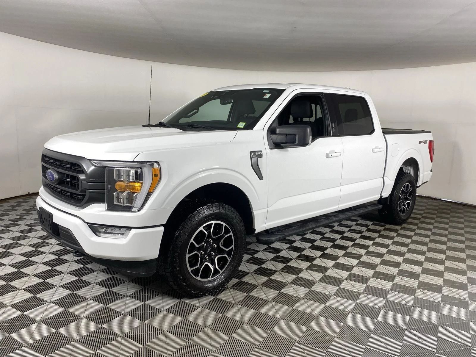 Used 2022 Oxford White Ford XLT image 6