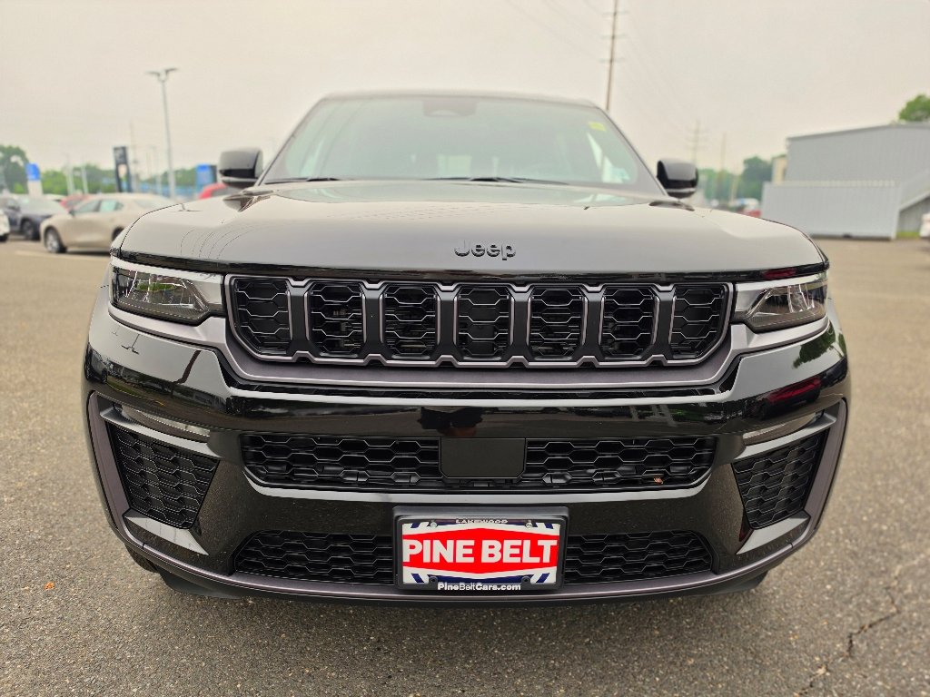 Used 2026 Diamond Black Crystal Pearl Coat Jeep Limited image 25