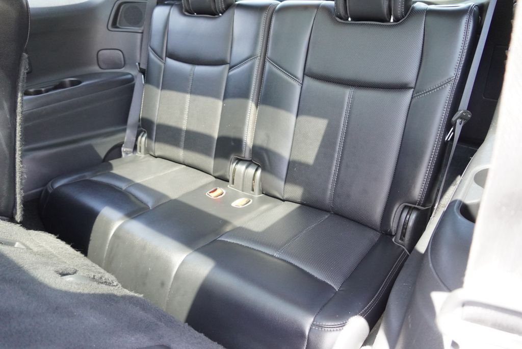 Used 2018 Silver Nissan Platinum image 18