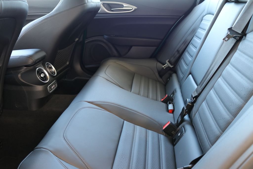 2025 Alfa Romeo Giulia Base - Photo 19