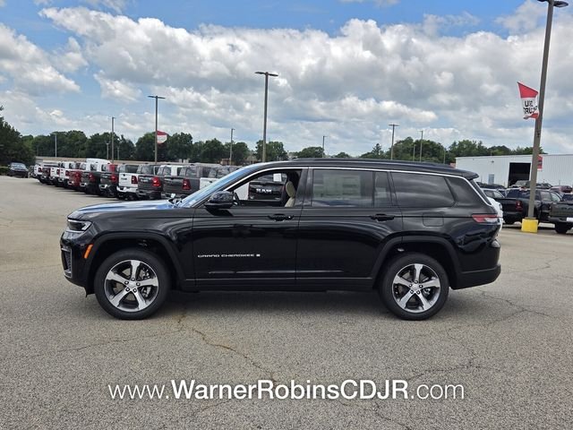 New 2026 Diamond Black Crystal Pearl-Coat Exterior Paint Jeep Limited image 4
