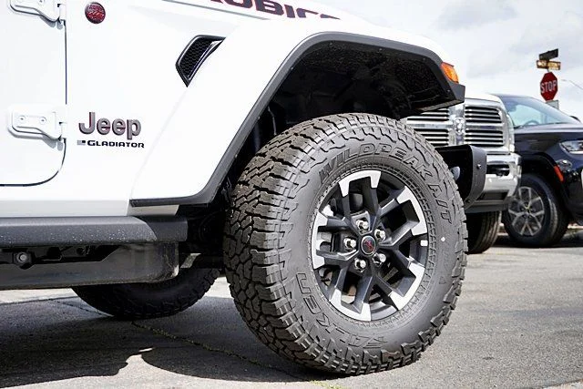 New 2026 Bright White Clear-Coat Exterior Paint Jeep Rubicon X image 9