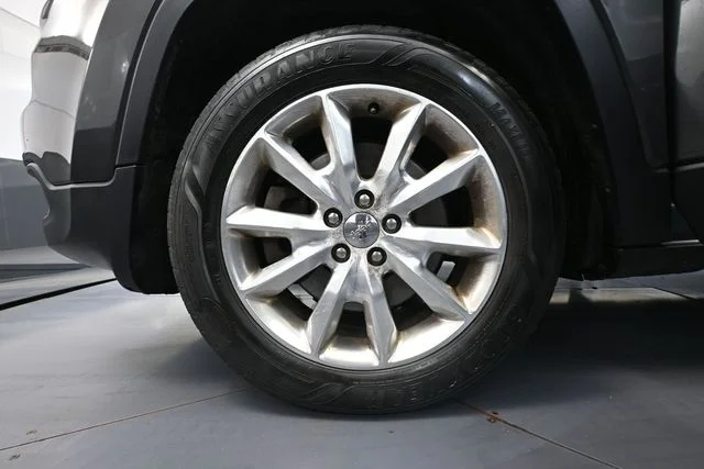 Used 2015 Gray Jeep Limited image 18