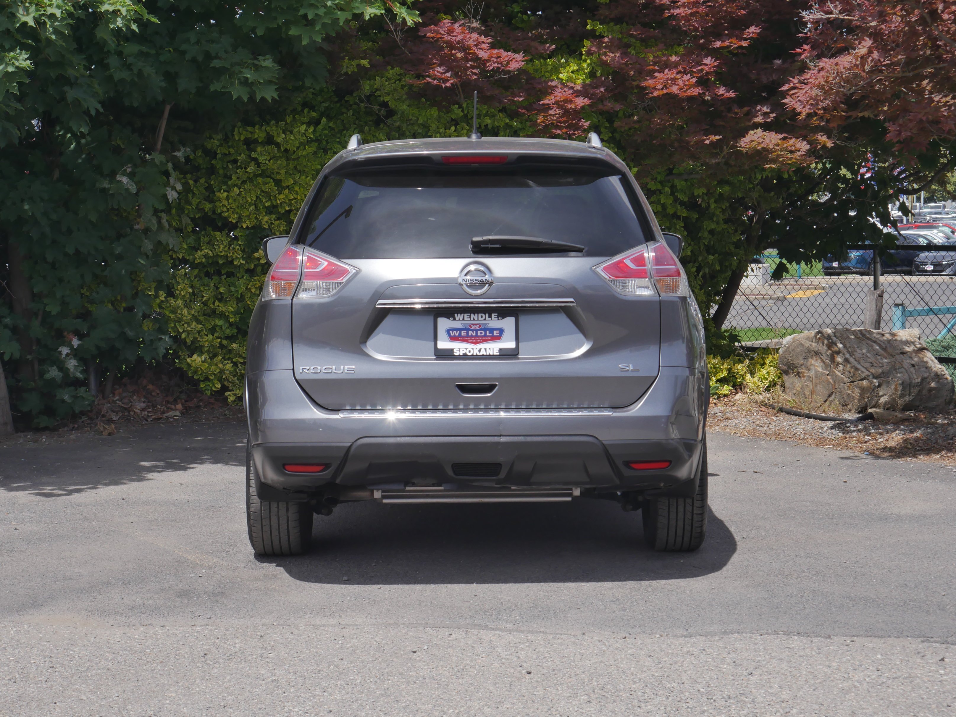 Used 2015 Gun Metallic Nissan SL image 19