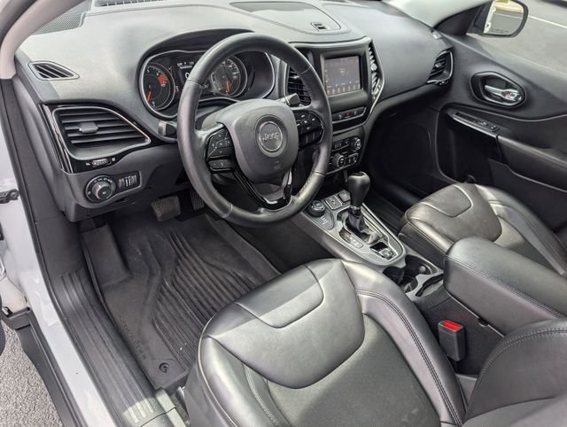 Used 2021 White Jeep Latitude Plus image 10