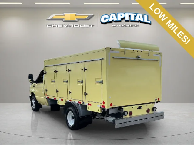 Used 2022 Yellow Ford Base image 6