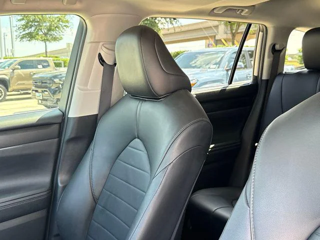 Certified Used 2020 CELESTIAL SILVER METALLIC Toyota XLE image 15