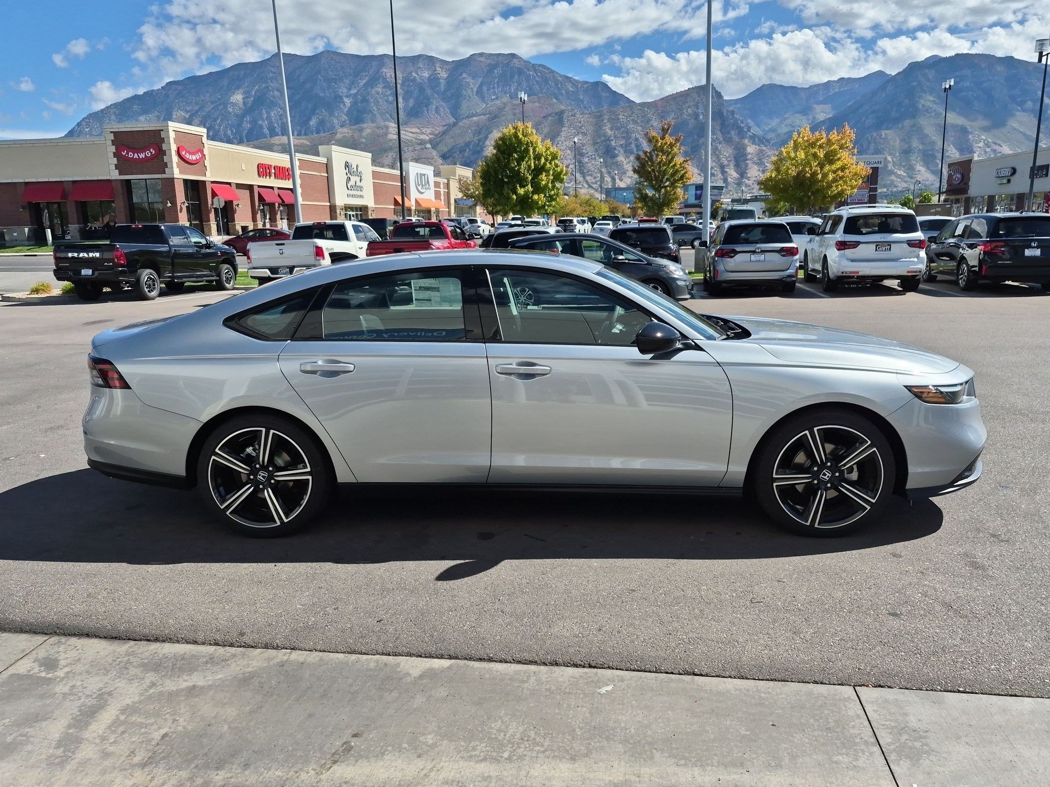 New 2026 Solar Silver Metallic Honda SE image 2