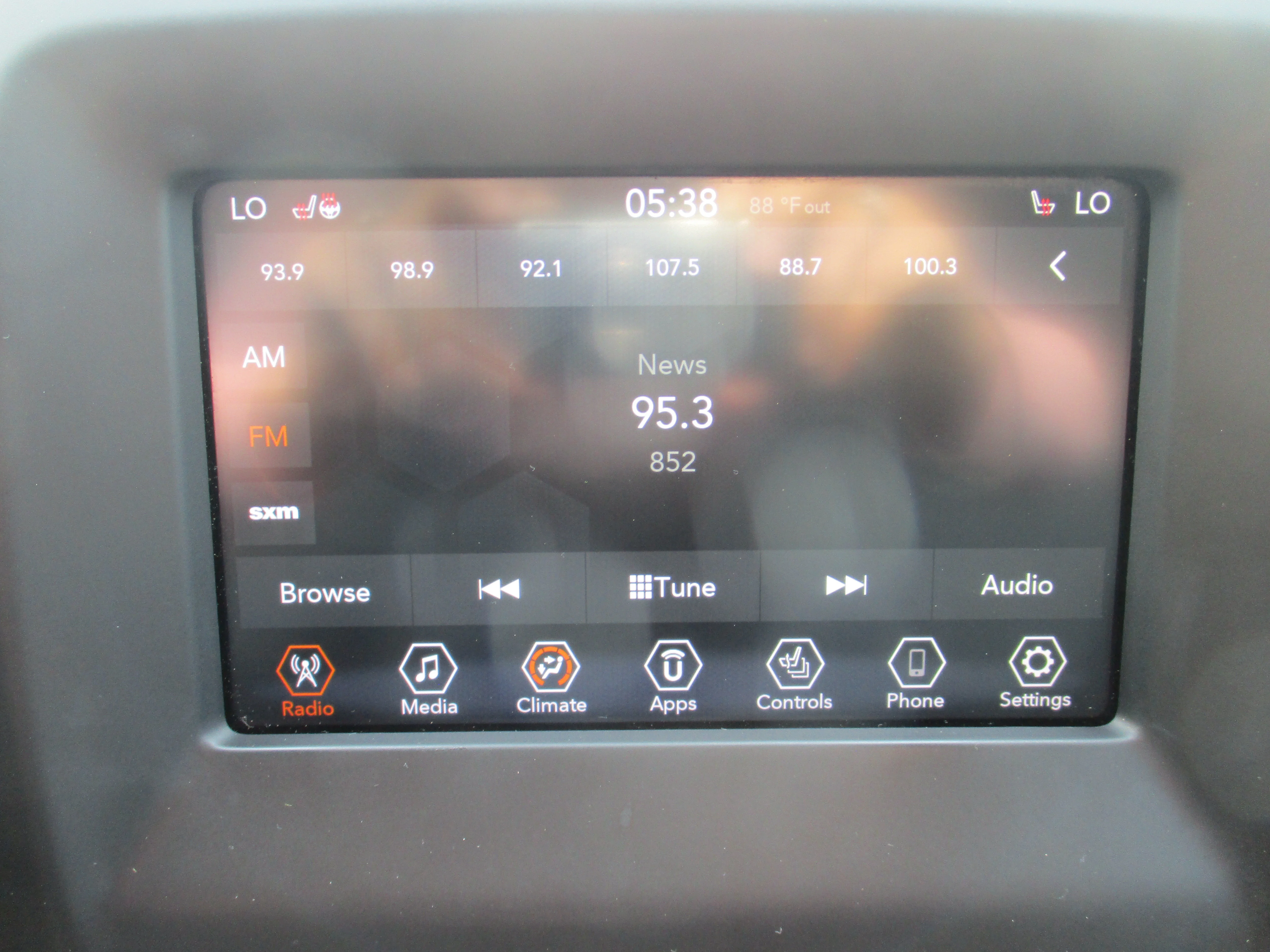 Used 2020 White Clearcoat Jeep Latitude image 20