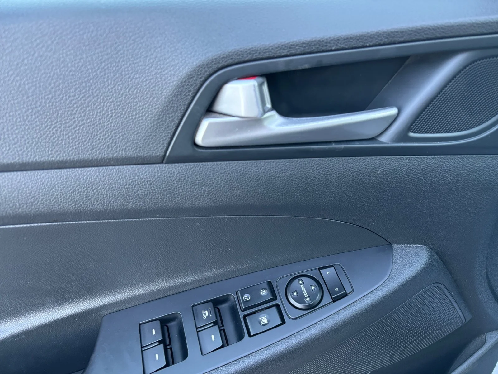 Used 2020 Silver Hyundai Preferred image 11