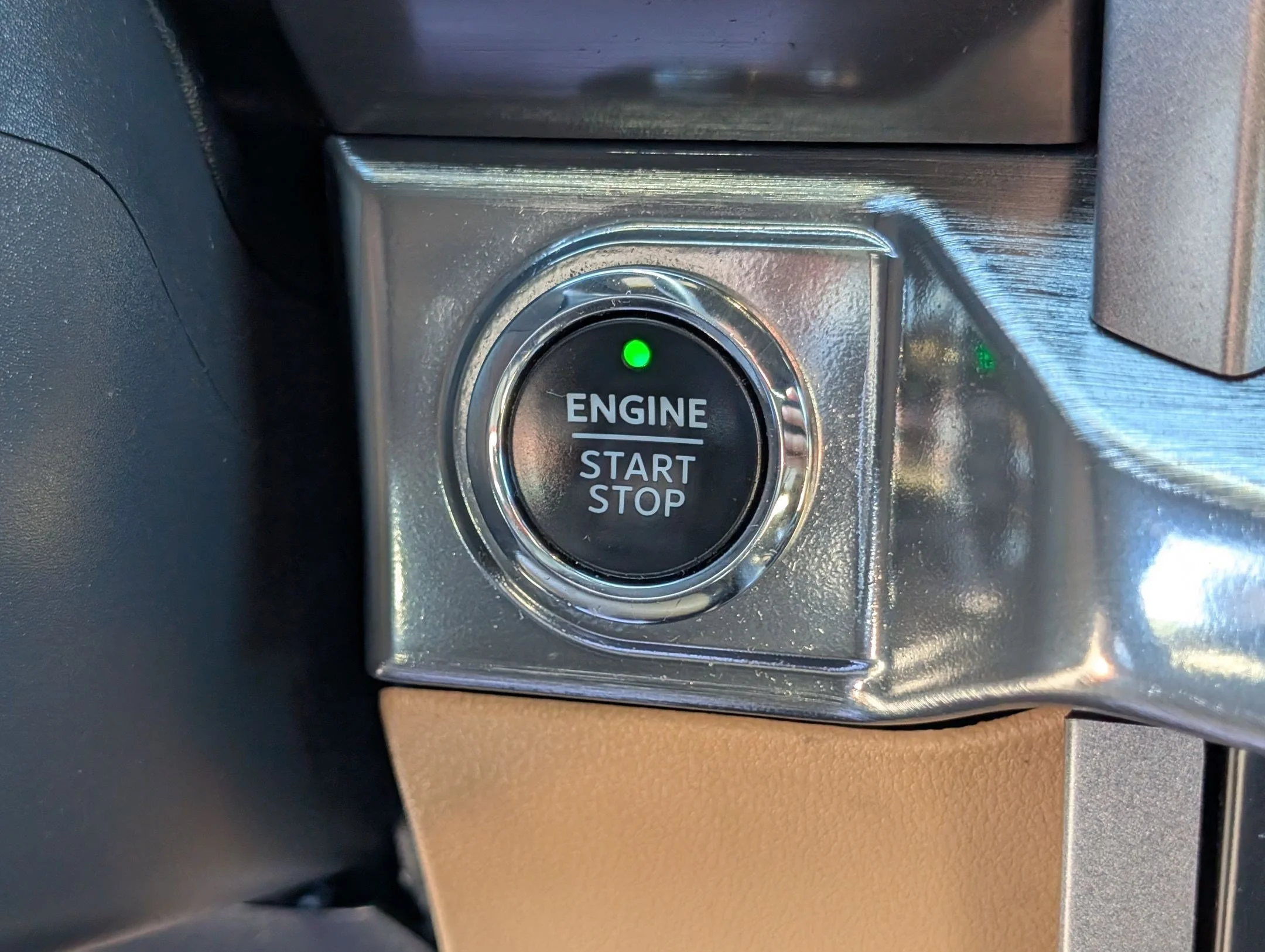 Used 2023 Gray Metallic Ford LARIAT image 18