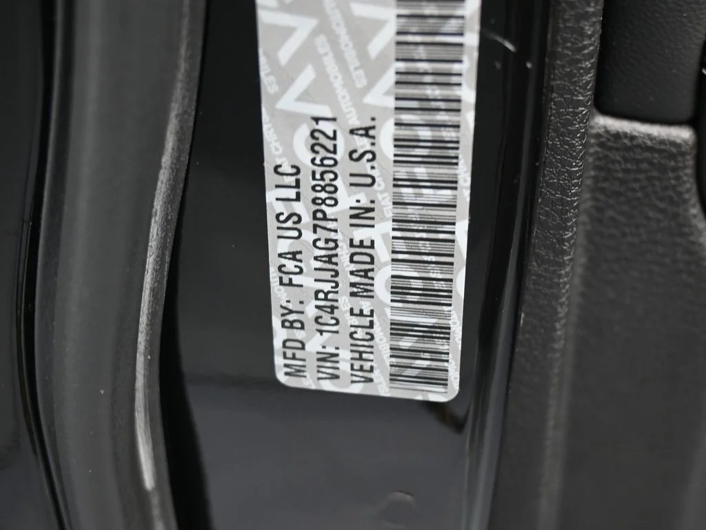 Used 2023 Diamond Black Crystal Pearlcoat Jeep Altitude image 14