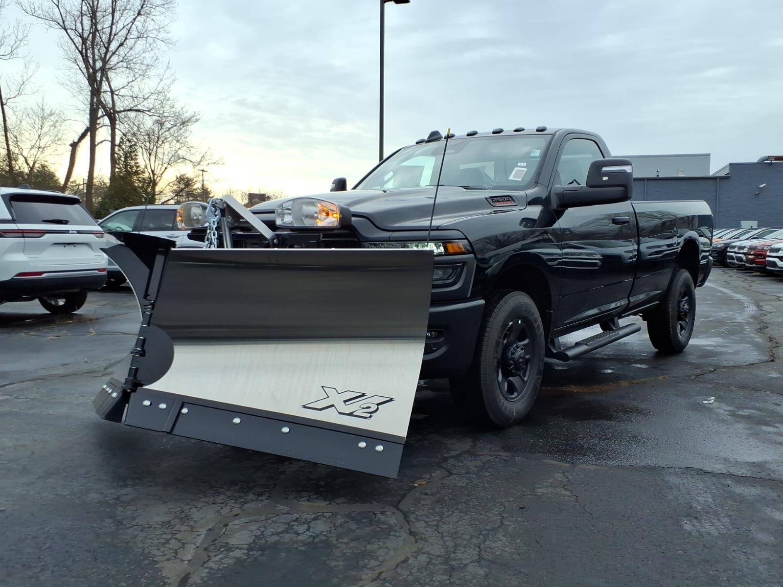 New 2026 Diamond Black Crystal Pearl-Coat Exterior Paint RAM Tradesman image 7