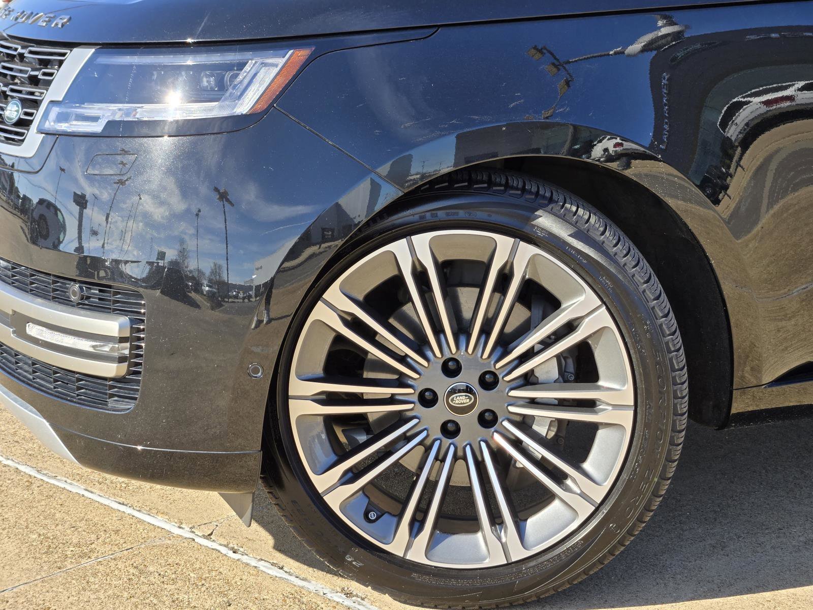 Used 2023 Black Land Rover SE image 7