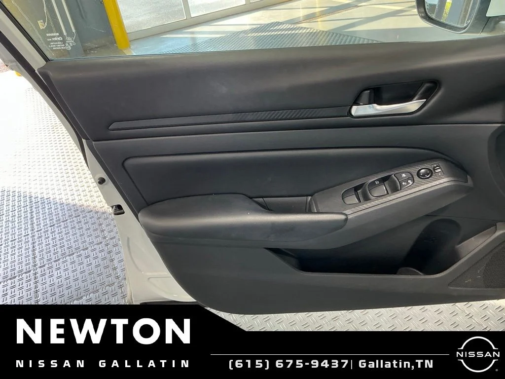 Used 2022 White Nissan 2.5 S image 16