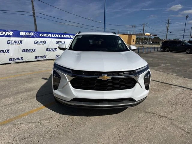 Used 2025 White Chevrolet LT image 4