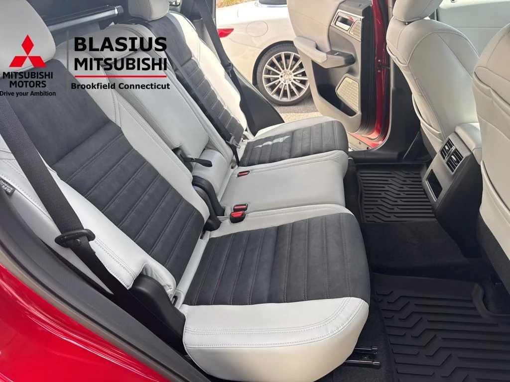 New 2026 Red Mitsubishi SE image 15