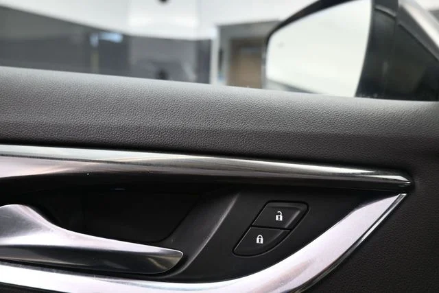 Used 2019 Black Buick Essence image 18