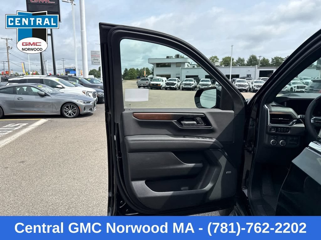 2026 GMC Yukon Denali - Photo 13